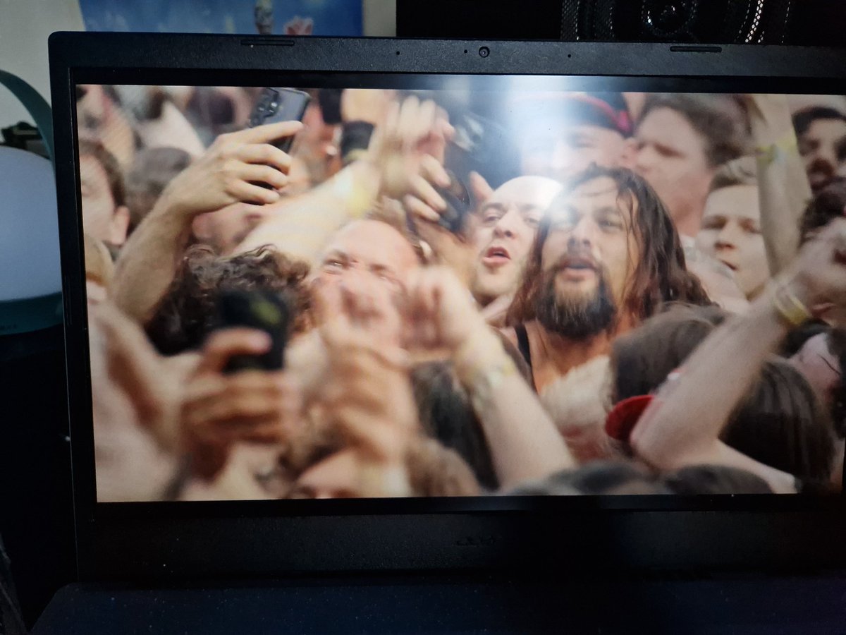 lmao Jason Momoa actually in the pit

#BackToTheBeginning