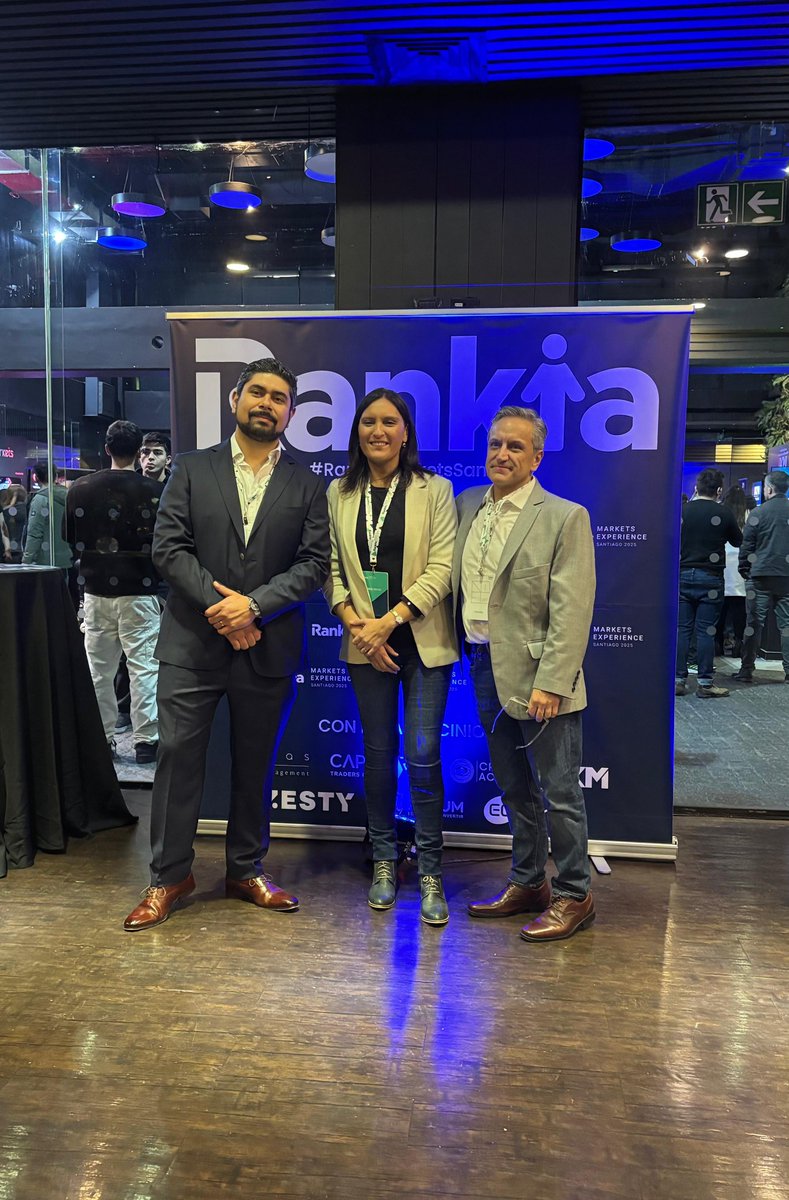 Este sábado <a href="/InvTrading/">Inversiones y Trading</a> estuvo presente en la #RankiaMarketsExperience en Santiago. Tuve el honor de exponer ante un gran público y junto a <a href="/JRojasFX/">Javier Rojas G.</a> y <a href="/EMartinezFX/">Eduardo Martínez</a> pudimos conversar con #traders que nos siguen a diario en las transmisiones de #PreMercado y #CierreDeMercado y que