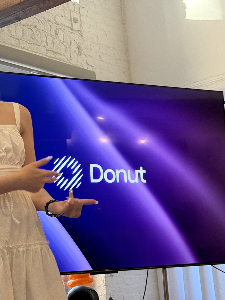 Big thanks to <a href="/DarcyAsksCN/">Darcy</a>  for the amazing officetour at <a href="/SonicSVM/">Sonic SVM ✈️ SBC25</a>  &amp; <a href="/DonutBrowser/">Donut</a> !
Loved learning about the projects &amp; all the internship/full-time roles they’re hiring for.
A solid reminder of why networking matters 🙌
#Web3 #Networking #InternshipOpportunities #CareerGrowth