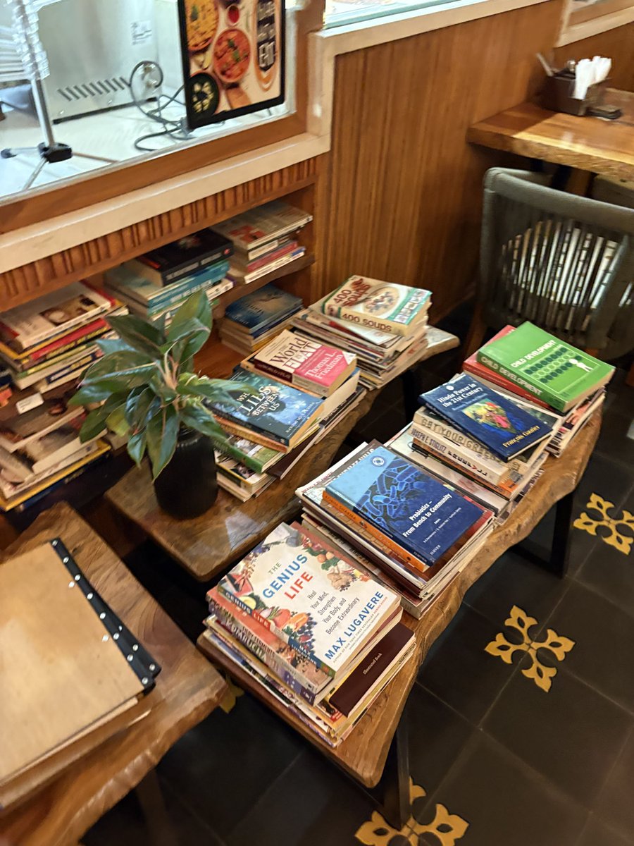 yashsharma_f's tweet image. Life Update
I’ve moved to Hyderabad.
And now all I’m doing is eating Biryani.
If you are coming in KubeCon India
Ping me, I’ve got some underrated awesome Briyani places in my list…
They are so so good lol