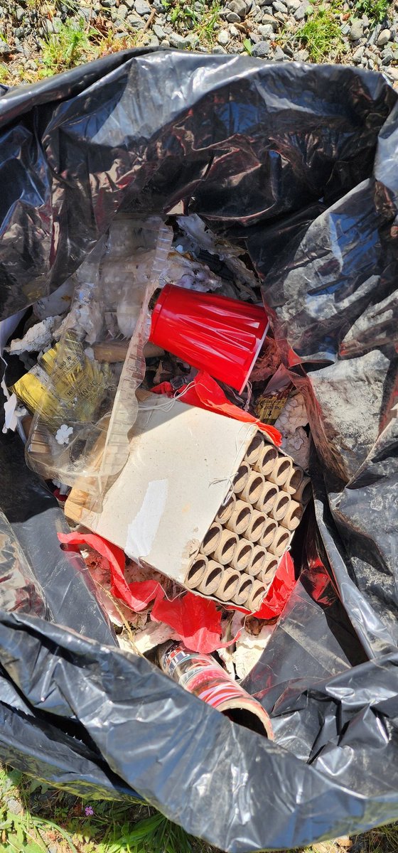 CrazyMistyCat's tweet image. I just earned 0.16 #B3TR, picking up a trash bag of someone's fireworks &amp;amp; oyster 🐚 

🌍 Just took action with @cleanify_vet! Picked up litter and submitted my impact to help keep our planet clean! ♻️💚 📸 

#CleanUpChallenge #EarthCleanup #Sustainability #VeBetterDAO #Vechain