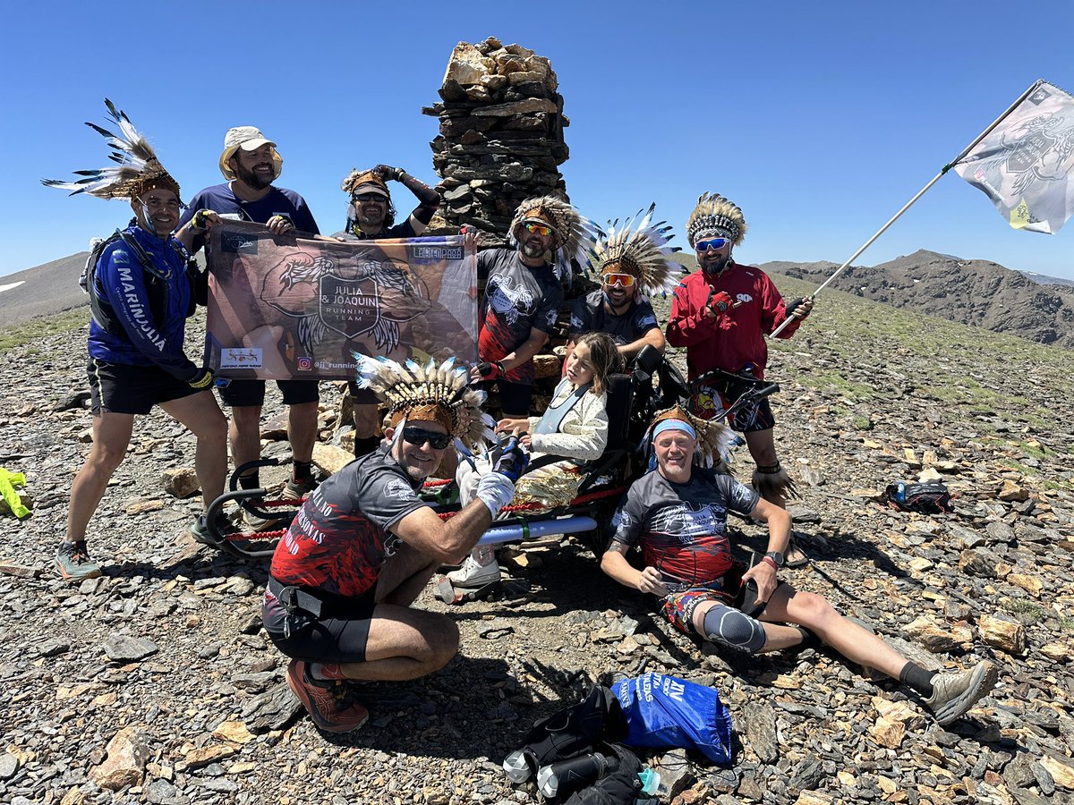 JRunningteam's tweet photo. Pues lo de hoy ha sido algo flipante. Hemos coronado nuestros tres tresmiles. Julia se convierte en la primera niña con un 76% de discapacidad en coronar tres tresmiles en un mismo día. 
Espero poder sacar en breve el documental que compartiré por aquí. Tengo que recopilar todo el material. 
Gracias a @refugiopicondejerez por su amabilidad y por habernos dado la oportunidad de charlar con ellos. Creo que va a surgir un proyecto precioso. 
Alguien me dijo alguna vez que estábamos locos por hacer estas cosas. Tengo que darle la razón. Lo estamos. Bendita locura. 

#jjrunningteam #discapacidad #runningmates #altamontaña #visibilidad #noexclusion