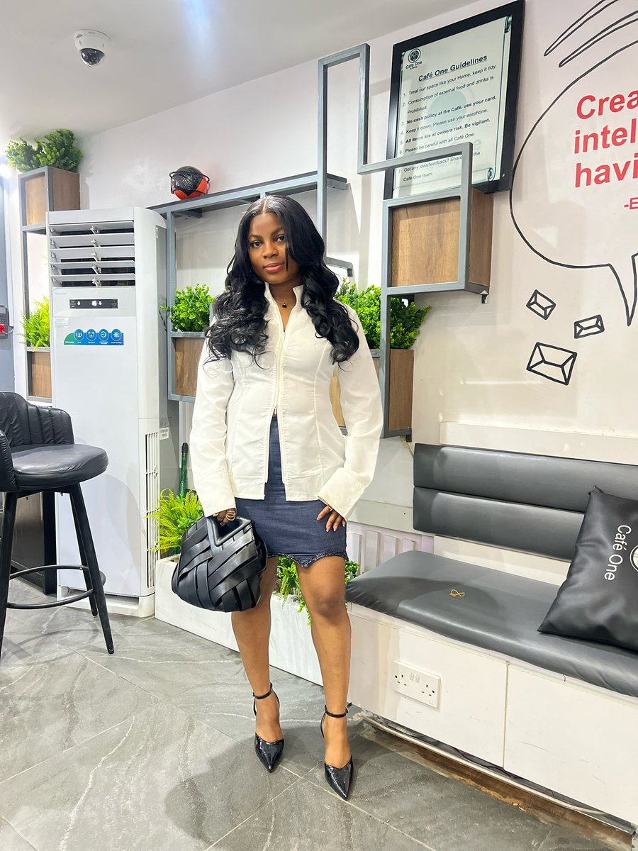 Today at the <a href="/web3afrika/">Web3 Afrika | web3afrika.eth</a>  x <a href="/Mantle_Official/">Mantle</a>  developers meetup. I spoke on “Scaling  Nigeria’s Web3 Startups, from Local Problems to Global Products.

Meetups like this confirm that community is an integral part of the Web3 ecosystem. Big ups to the Web3Afrika team for putting