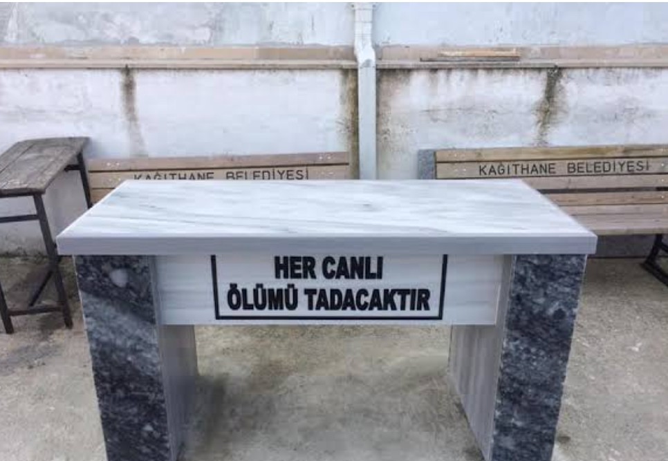 Yanındayken kıymet bilmek lazım, bir gün herkes geldiği yere dönecek.