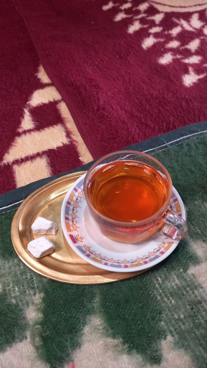 در این خانه چهارصفه‌، در این ایوان بلند، دویست سال است که هر روز روضه برپاست. الا پنجشنبه و رمضان.
شهر تاریخی ابوزیدآباد؛ همسایه کویر مرکزی.