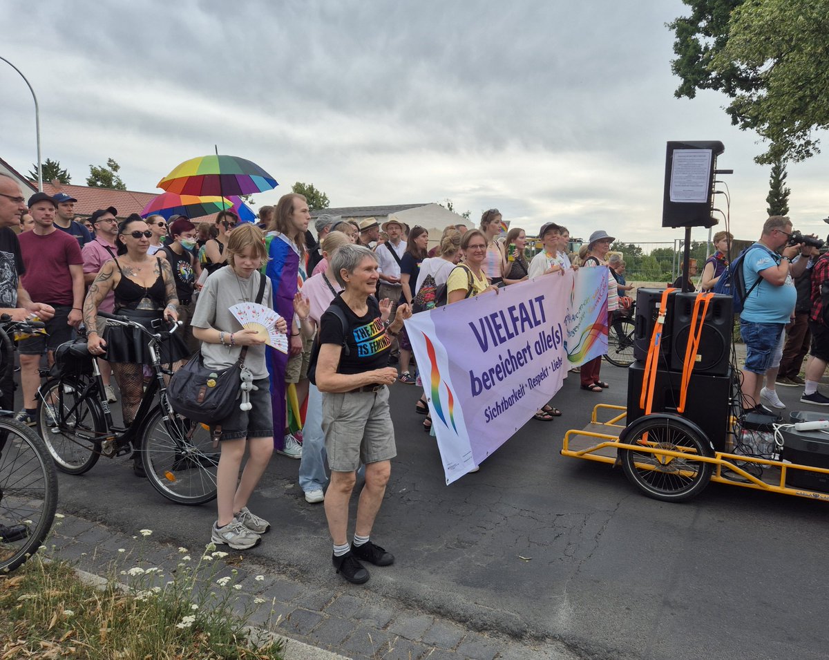CSD FALKENSEE 🏳️‍🌈

Viele bunte, tolerante Menschen, eine tolle Parade!🥰

❤️🧡💛💚💙💜
#Falkensee #CSD #BuntStattBraun #Queer #LGBTQIA #LGBTQ #VielfaltVereint
