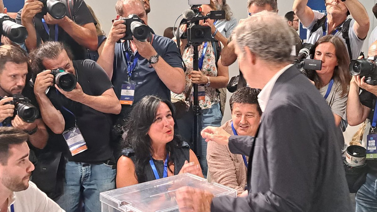 LORENA ORDUNA (@lorena_ordunap) on Twitter photo Un honor presidir la mesa en la que nuestro presidente <a href="/NunezFeijoo/">Alberto Núñez Feijóo</a> ha votado su candidatura en el 21 congreso del <a href="/ppopular/">Partido Popular</a> Un honor presidir la mesa en la que nuestro presidente <a href="/NunezFeijoo/">Alberto Núñez Feijóo</a> ha votado su candidatura en el 21 congreso del <a href="/ppopular/">Partido Popular</a>