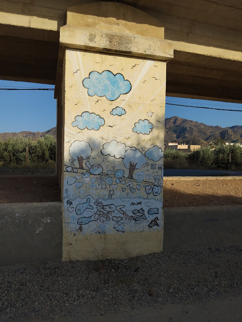 ashleyrclark1's tweet photo. Day 98 of 365 #DaysofSpain
The underside of the (now pedestrian bridge in Turre (was once main bridge into town) https://t.co/dru7yeGlAQ