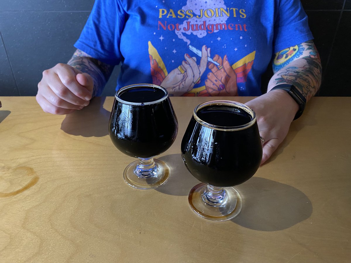 deadbrew1's tweet image. Saturday grubbin at Nobi Public House
Beers!!! One is 903 - Peanut Butter Ogre at a whoppin 15.5% abv 😯
General Bi’s Wingers
Shaking Beef with fried rice
Stir fried noodles with pork
More beers!!