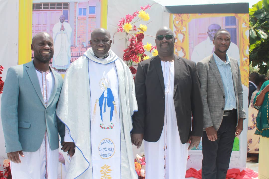 BKK Prime Minister Graces Silver Jubilee of Rev. Fr. Paul Bigirwa Atwooki

Bunyoro‑Kitara Kingdom Prime Minister, Owek. Andrew Byakutaga Ateenyi, this afternoon graced the priestly silver jubilee celebrations of Rev. Fr. Paul Bigirwa Atwooki at St. Theresa  P/S Igayaza, Kakumiro