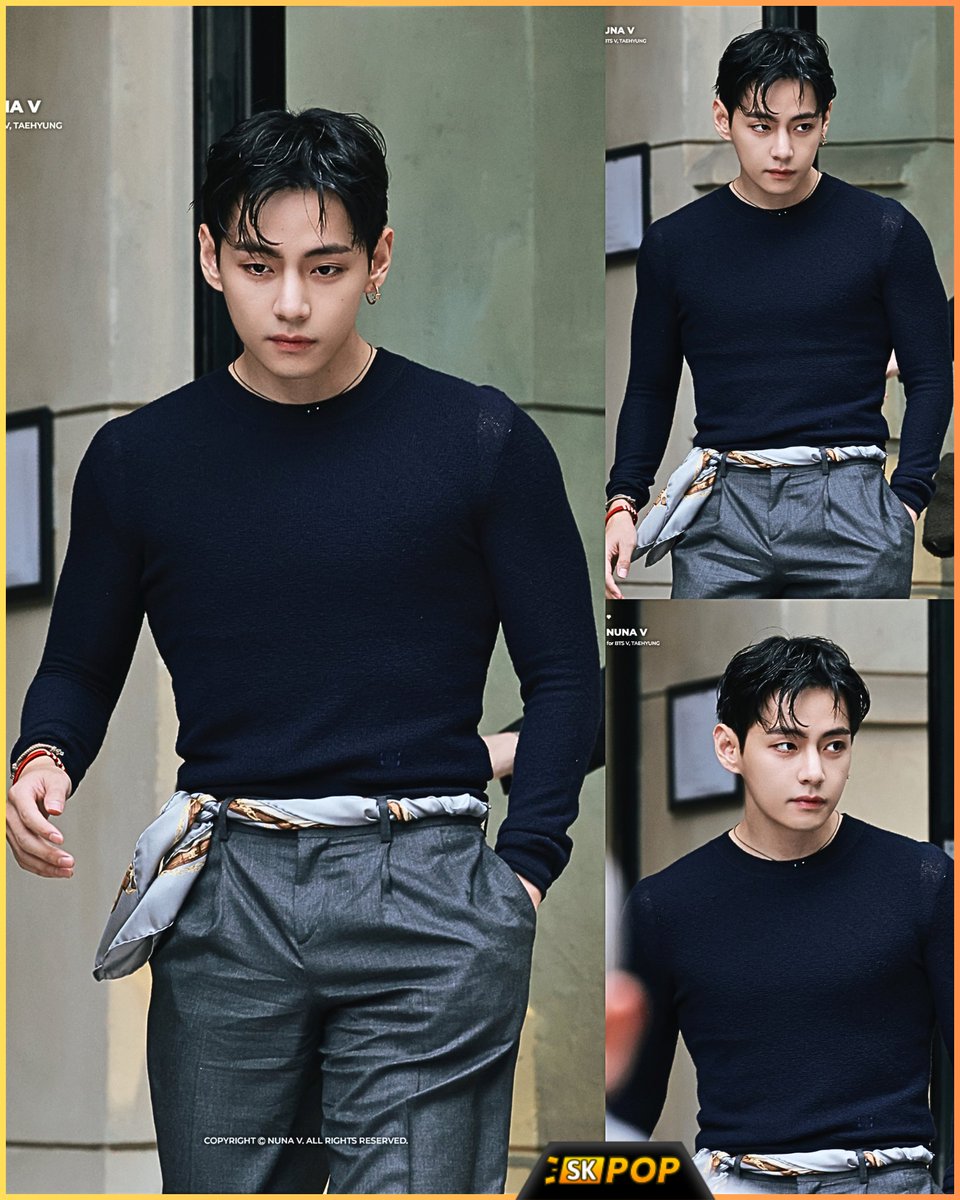 SKPopCulture's tweet image. 📸 V (Kim Taehyung) smolders and fashionably flaunts his sculpted silhouette in one of his best CELINE looks yet, headed to pre-show dinner for the brand! 🔥😍✨
#TAEHYUNGxCELINE #CelineBoyV