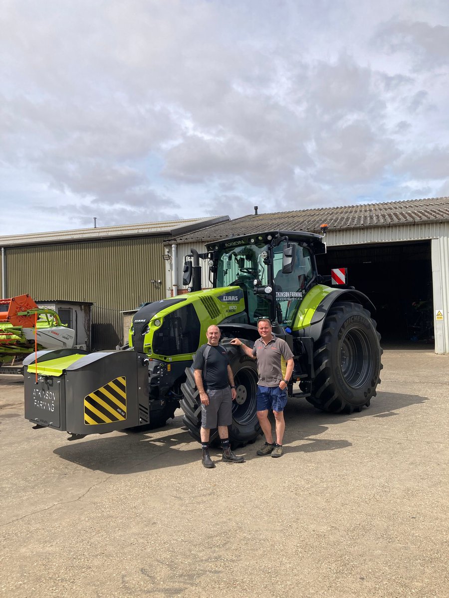 CLAAS_Eastern's tweet photo. Stunning special edition CLAAS AXION CMATIC 870 handed over earlier today by Tony Bailey to Ben Atkinson at EASTERN Sleaford. #Challangeaccepted #Claas #AXION #nightedition https://t.co/lKgh69gH8k