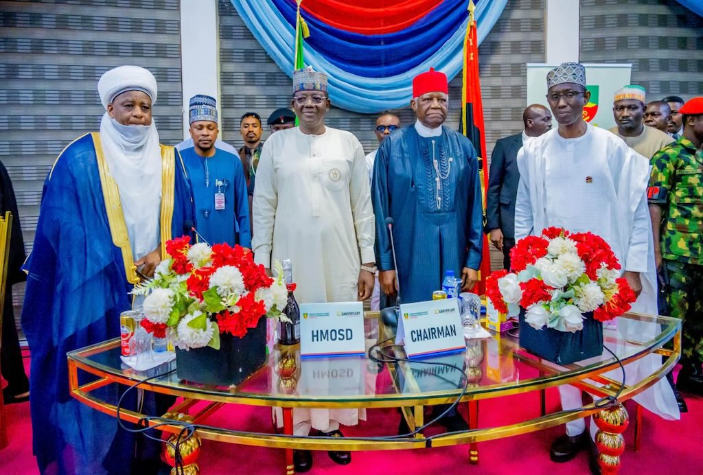 MA (@maritemise_ad) on Twitter photo Matawalle Hails NDA 18 Regular Course for Exemplary Unity and Continued Service to Nigeria
The Honourable Minister of State for Defence, Dr. Bello Muhammad Matawalle (<a href="/Bellomatawalle1/">Dr. Bello Matawalle</a>), has praised the Nigerian Defence Academy (NDA) 18 Regular Course for their unwavering unity Matawalle Hails NDA 18 Regular Course for Exemplary Unity and Continued Service to Nigeria
The Honourable Minister of State for Defence, Dr. Bello Muhammad Matawalle (<a href="/Bellomatawalle1/">Dr. Bello Matawalle</a>), has praised the Nigerian Defence Academy (NDA) 18 Regular Course for their unwavering unity