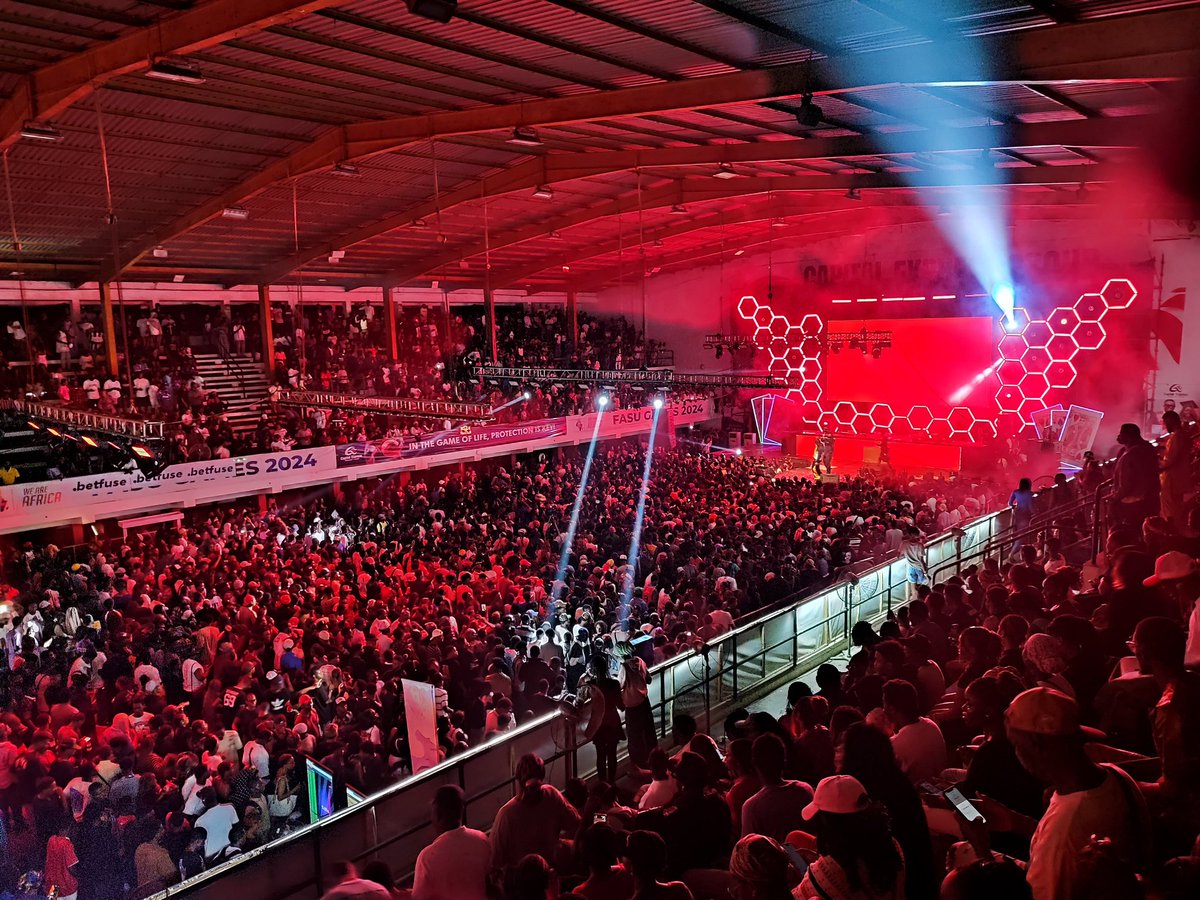 sawdheeq01's tweet photo. This event really turned UNILAG upside-down🔥
Thanks to BIGBIMI and also @Folapondis @official_shoday @Kunmieofficial for giving mind-blowing performance https://t.co/GWOqhdCo6p