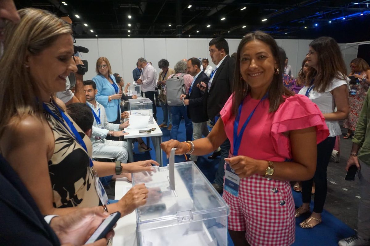 Hoy le di mi voto para que siga siendo nuestro Presidente Nacional. Muy pronto volveré a hacerlo para que sea el Presidente de todos los españoles. Tomo partido por España. Vamos, <a href="/NunezFeijoo/">Alberto Núñez Feijóo</a> #21CongresoNacionalPP