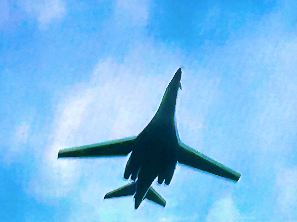 Portions of #airshow of #FourthOfJuly from my couch!!! 
Includes "Thunderbirds" &amp; "Blue Angels" 
♥️🇺🇸♥️
Just ponder the focus required, the mental disciplne‼️
Bravo 🇺🇸‼️🇺🇸