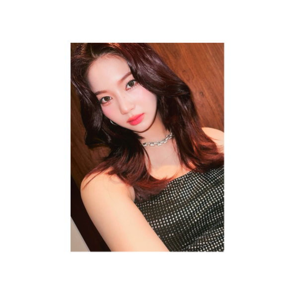 rinhasmoved's tweet photo. couldn’t decide which pics to post so i’m posting all of them! let’s go chaeribomb!!! 🥳😍🙂‍↕️ https://t.co/zJOJVyTLTw