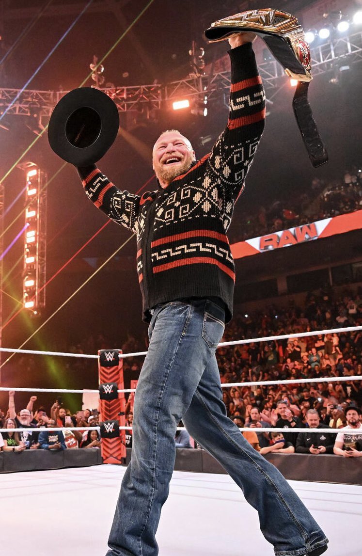 GvHaCyEXIAAtn5b?format=jpg&name=medium Brock Lesnar's Transformation Has Everyone Doing a Double Take — You Won’t Recognize Him in This New Image