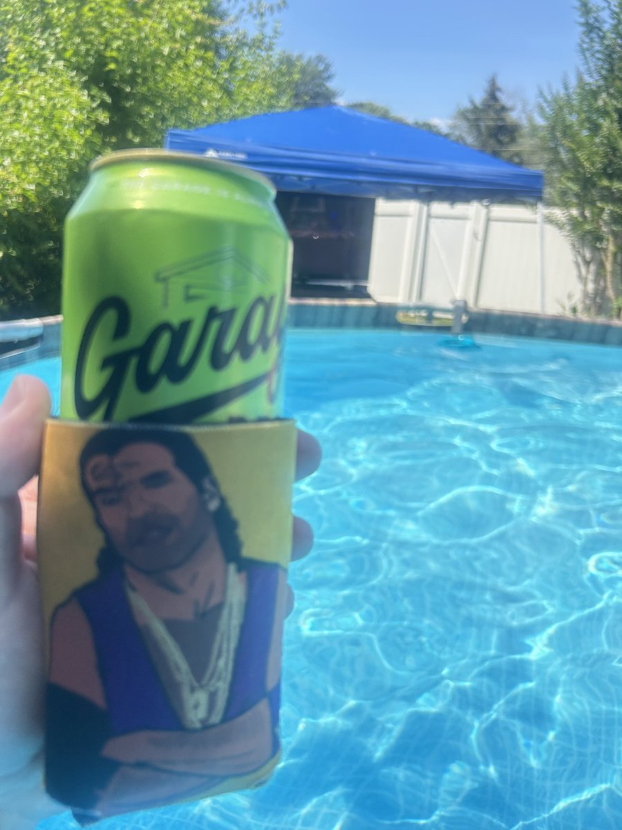 JayWhitby's tweet photo. Garage beer limes, pool, PGA. Perfect day.
#razorsedge @drinkgaragebeer @JasonKelce @PGATOUR https://t.co/bewMglNegI