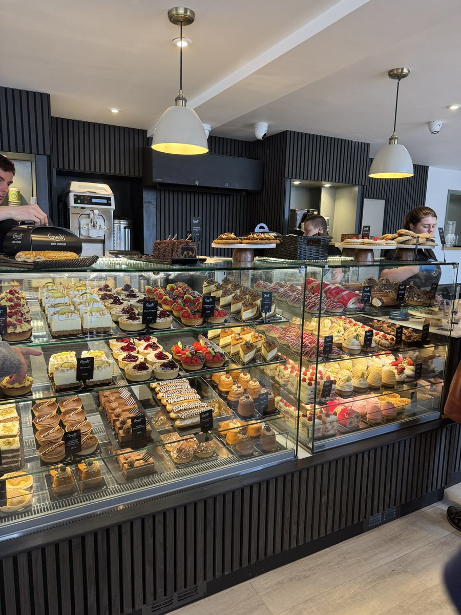 SpanielsSuper's tweet photo. Today mum & dad went to @GrantsBakery
THEY DIDN’T TAKE US !!!!!!
Left outside in the car 😤#Deserted #Abandoned
#HowCouldThey
Dad’s #PeachMelba looked & smelled amazing #DidHeShare ?
His sausage roll smelled fabulous 😋
#DidHeShare?
#HowCouldYouDad https://t.co/DOqyYEbNXh