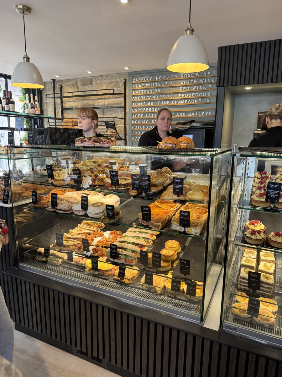 SpanielsSuper's tweet photo. Today mum & dad went to @GrantsBakery
THEY DIDN’T TAKE US !!!!!!
Left outside in the car 😤#Deserted #Abandoned
#HowCouldThey
Dad’s #PeachMelba looked & smelled amazing #DidHeShare ?
His sausage roll smelled fabulous 😋
#DidHeShare?
#HowCouldYouDad https://t.co/DOqyYEbNXh