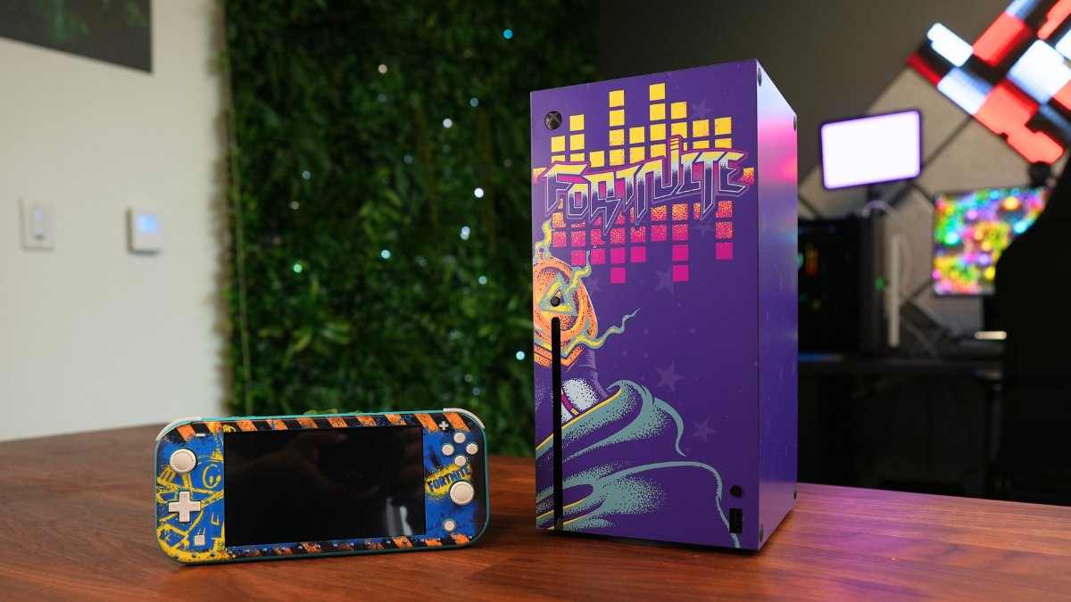 Suit up and drop in with custom Fortnite-themed Razer Skins: rzr.to/Fortnite-Skins 

Choose from 8 different Skin designs, fitting edge-to-edge for your Xbox Series X/S, PS 5, or Nintendo Switch.