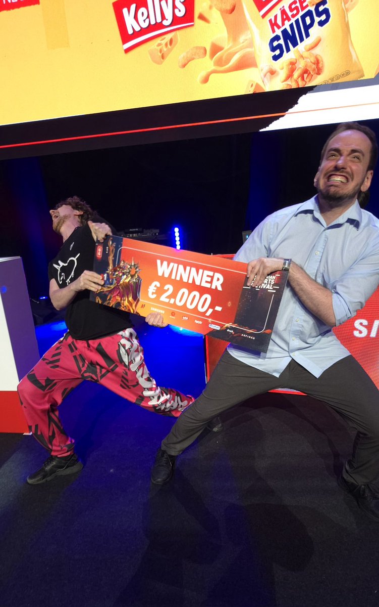 Hab an meinem Geburtstag beim A1 Festival League gecastet, tolle Leute getroffen und <a href="/SheepyLoL/">Fabian Mallant</a> fast den Check entrissen - war nen geiler Geburtstag!