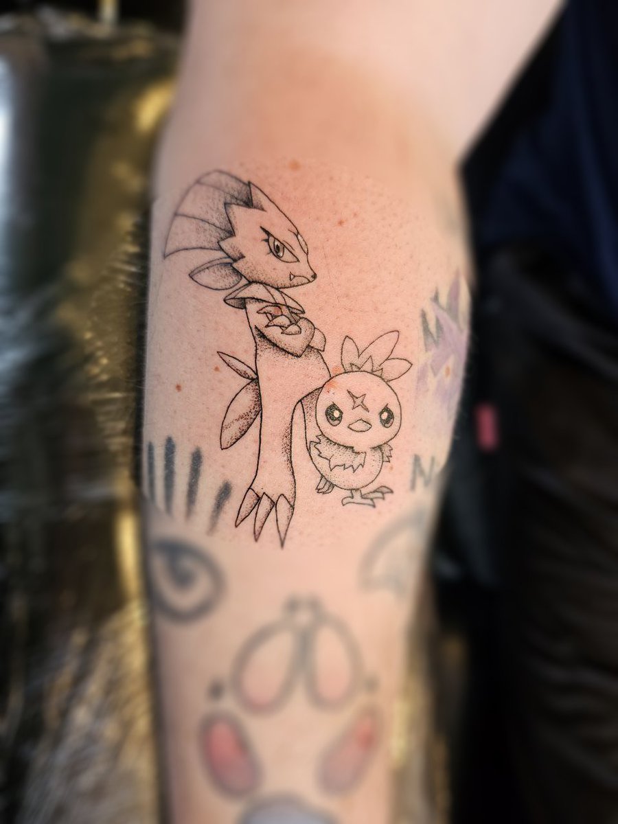 What an eventful weekend! Lifted weights with <a href="/PWhateverer/">PrinceWhateverer</a> and had an amazing tattoo done by <a href="/MantaNova_/">✨️Manta✨️</a> you both are amazing 💙❤️💛