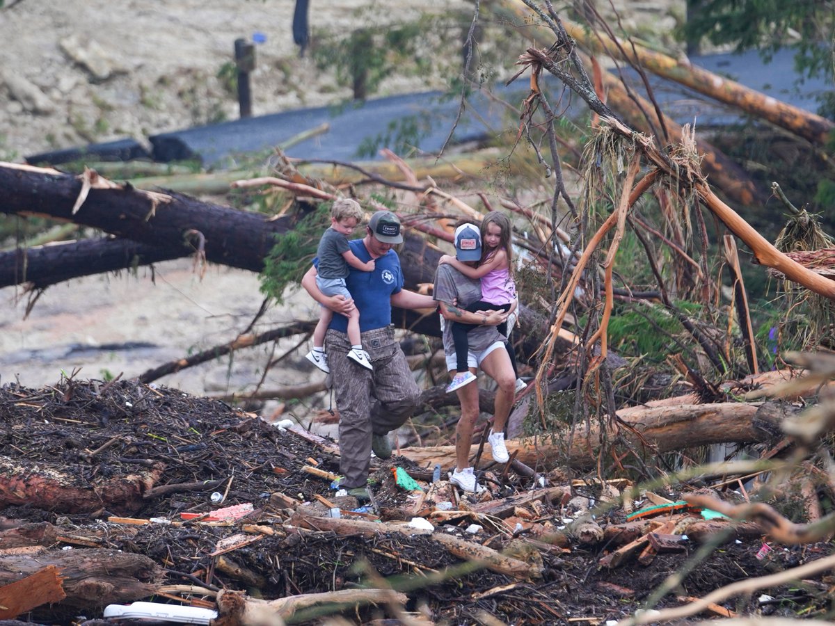 SamaritansPurse's tweet photo. Please join us in praying for the people of Central Texas, where catastrophic flooding has caused heartbreaking devastation.

Early yesterday morning, intense rainfall—measuring up to 12 inches per hour—caused the Guadalupe River to rise 26 feet in just 45 minutes. The resulting floodwaters swept through Kerr County and the San Angelo area, destroying homes, taking lives, and leaving many still missing.

Search and rescue teams are working tirelessly in the midst of dangerous conditions. We ask you to pray for grieving families, for those still unaccounted for, and for the safety of first responders risking everything to help.

May God bring peace, comfort, and protection to all who are suffering.

#TexasFlood #CentralTexas #PrayForTexas #SamaritansPurse #InJesusName

Photo Credit: AP