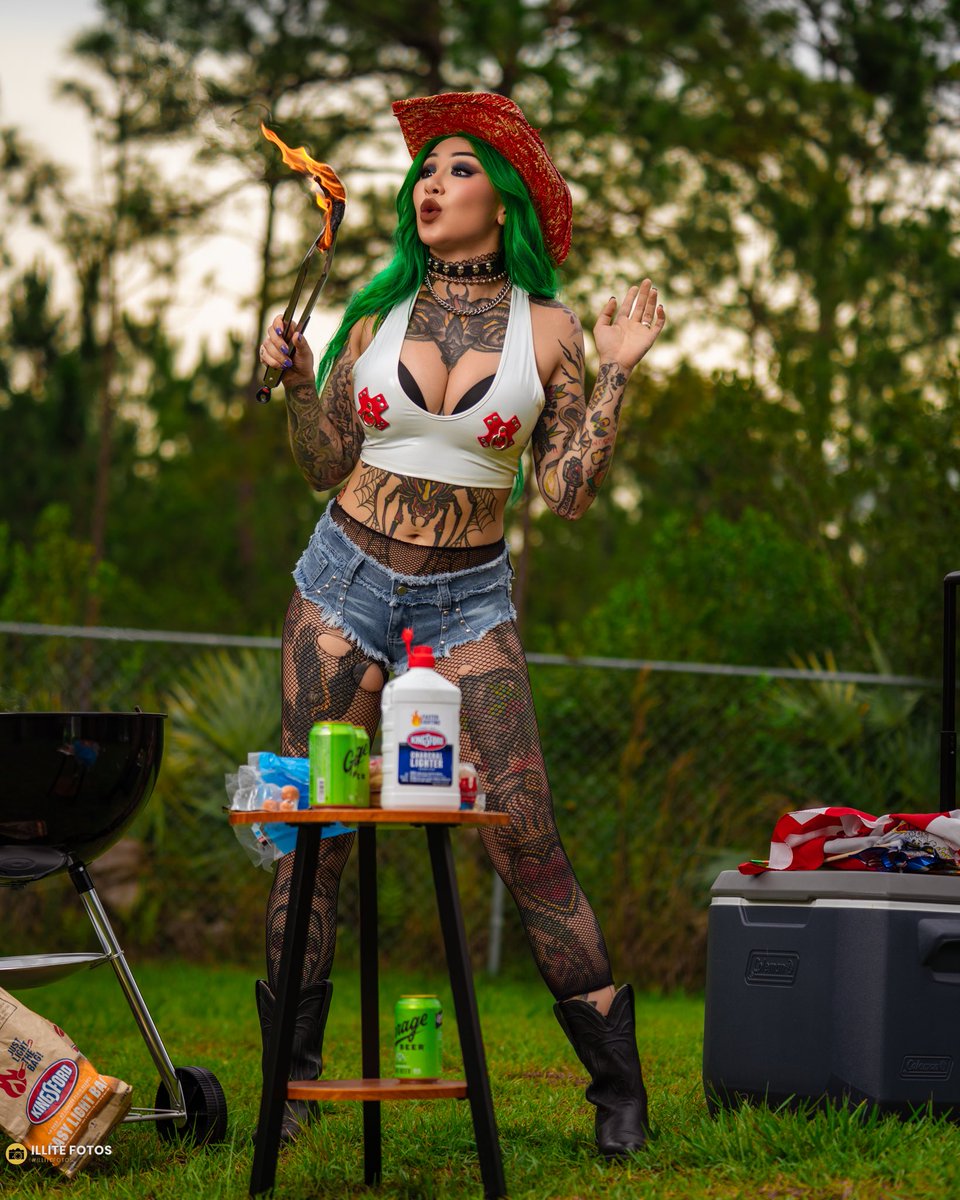 ShotziTCB's tweet image. How was your 4th? 🔥 🌭 🍺