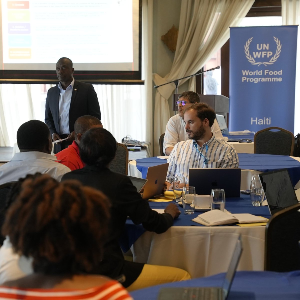 WFP_Haiti's tweet image. Renforcer la résilience de la protection sociale en Haïti : c’est l’ambition portée par le MAST 🇭🇹 et @Pwoteksyonsivil, avec l’appui technique du PAM et le soutien de @ambafranceht.
Deux jours d’échanges, 40 questions, cinq piliers pour tracer ensemble un avenir plus juste.
