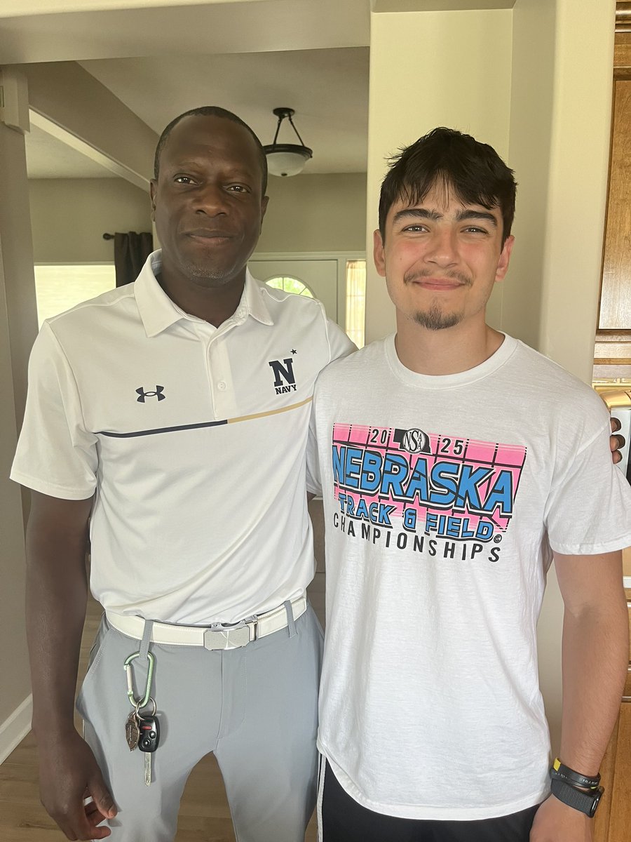 AnnisCaden's tweet image. Had a great conversation this morning with Coach Hutchinson from the Naval Academy Track and Field Team! @NavyTFXC @GriffinsTrack