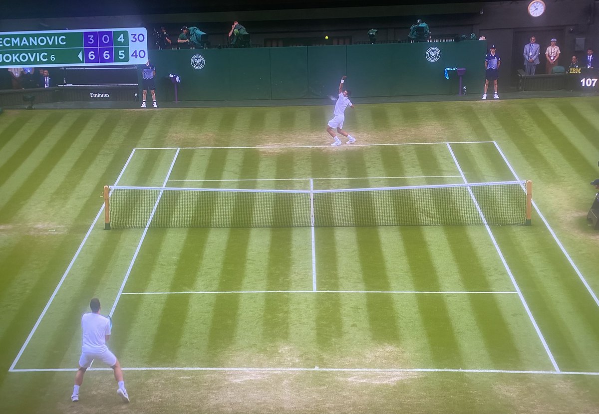 rowenamezzo's tweet image. Huge congratulations to @DjokerNole!
100 wins at #Wimbledon !
And how special to achieve that with his two lovely children in the audience! 👏👏👏