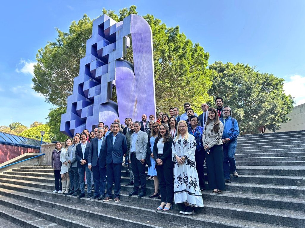 🚨📰 El día de ayer el subsecretario de salud <a href="/RamiroLopezE/">Ramiro López Elizalde</a> 🩺 nos visitó en el @INSPmx con su excelente equipo directivo completo, a quienes pudimos compartirles un poco de lo que se hace en los centros de investigación. El Dr <a href="/ELazcanoPonce/">Eduardo Lazcano Ponce</a> director de nuestro Instituto y el Dr