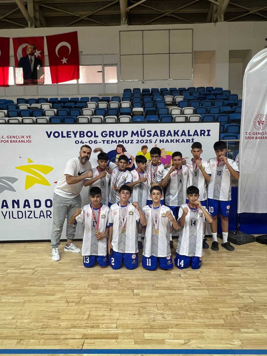 MDURSUN47's tweet photo. Analig Voleybol Takımlarımızı Tebrik Eder 
Hakkari İlinde Şampiyon Olan Kadın ve Erkek Voleybol Takımımıza Yarı Finalde Başarılar Diliyoruz 
Antrenörlerimizi ve Sporcularımızı Tebrik Ediyoruz
@memetsimsek 
@OA_BAK @fjuysal @shuysuz @BeytullahBirlik @faysal_dndr @gencliksporbak https://t.co/dv0Z6jZ4IQ