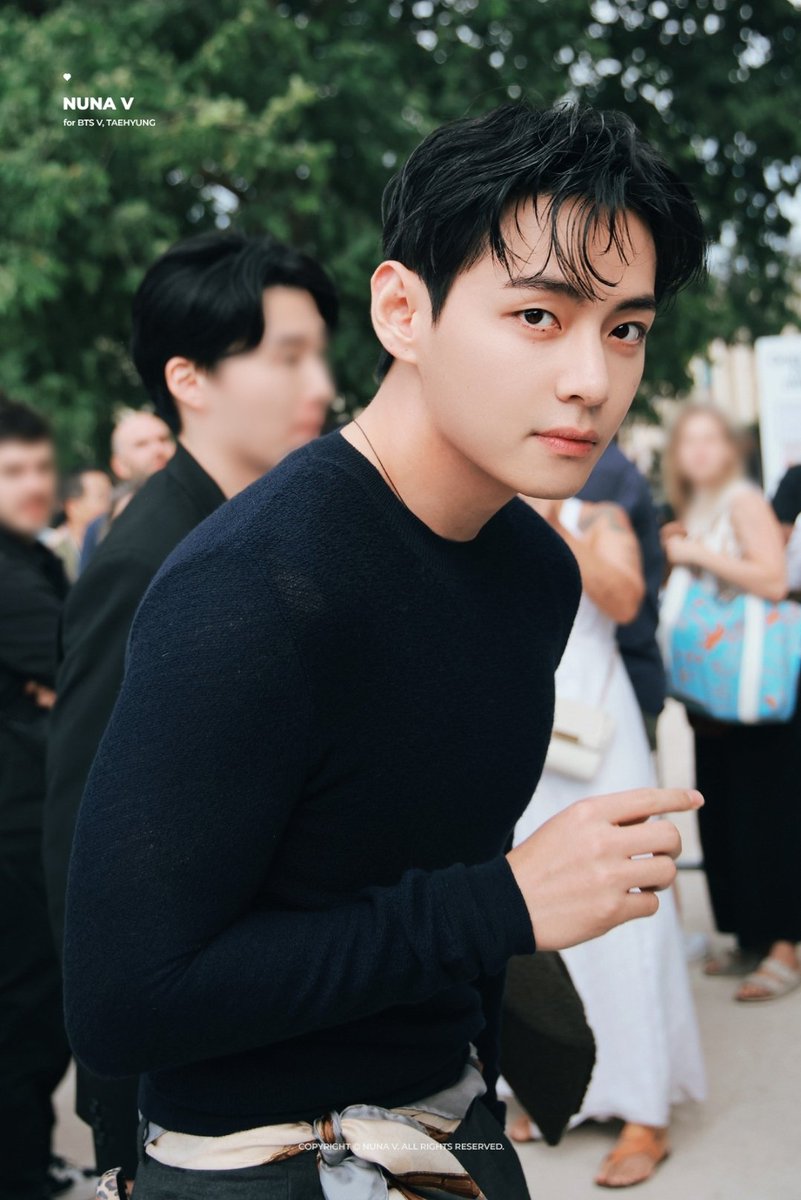 Unmatched Aura✨️

Reply &amp; RT

WELCOME TO PARIS V
#TaehyungInParis
#CELINEBOYVISCOMING 
#CelineBoyV