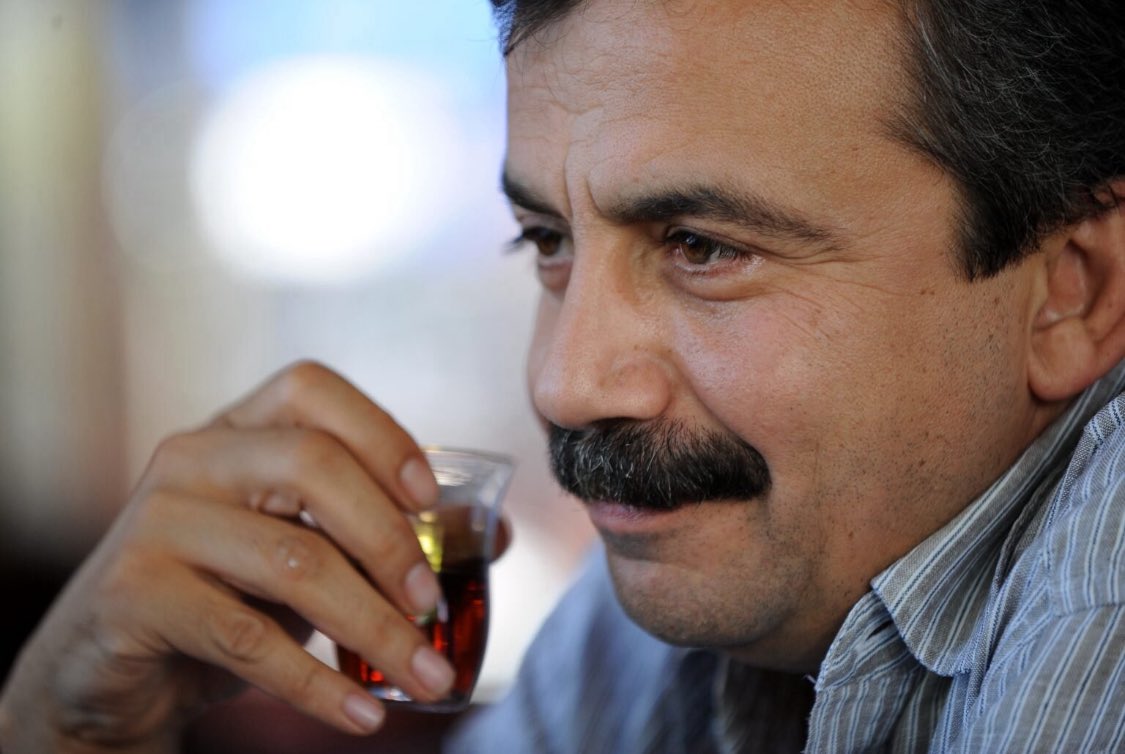 İyi ki doğdun. İyi ki geçtin bu ülkeden. Ardında seni özlemle anan milyonlar bıraktın. Rahmetle...