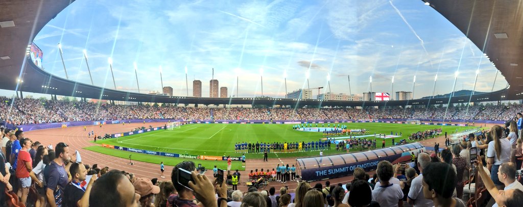No puedo dejar de emocionarme con el crecimiento del fútbol femenino en el mundo: estadios llenos, niñas y niños con nuevas heroínas y referentes, un deporte que inspira y une generaciones. ¡Que siga rompiendo barreras y brillando! 🤩❤️⚽ #WEURO25