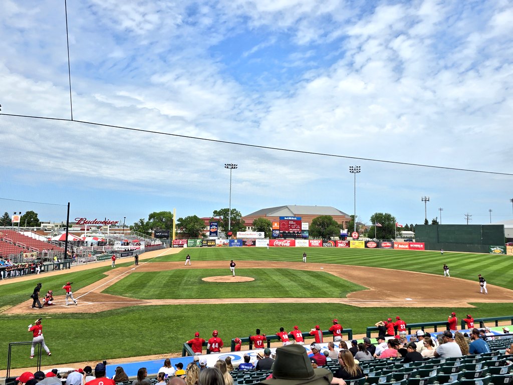 dreamfactory47's tweet image. Cheering on the @Wpg_Goldeyes in Fargo! #LetsGoGoldeyes #roadtrip @AA_Baseball