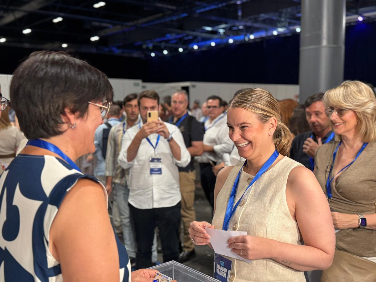 PP Balears (@ppbalears) on Twitter photo 🗳️ La presidenta <a href="/MargaProhens/">Marga Prohens</a> vota por <a href="/NunezFeijoo/">Alberto Núñez Feijóo</a> en el #21CongresoNacionalPP para liderar el proyecto que necesita España: serio, sólido y con futuro.
Es el momento del <a href="/ppopular/">Partido Popular</a>.
#TomaPartidoPorEspaña 🇪🇸 🗳️ La presidenta <a href="/MargaProhens/">Marga Prohens</a> vota por <a href="/NunezFeijoo/">Alberto Núñez Feijóo</a> en el #21CongresoNacionalPP para liderar el proyecto que necesita España: serio, sólido y con futuro.
Es el momento del <a href="/ppopular/">Partido Popular</a>.
#TomaPartidoPorEspaña 🇪🇸