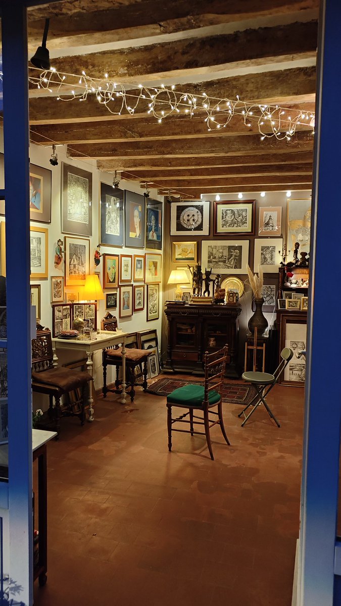 Evening in Atelier46
🌜
#art #artgallery #artatelier #boutiquedart #Montresor #LoieValley #France