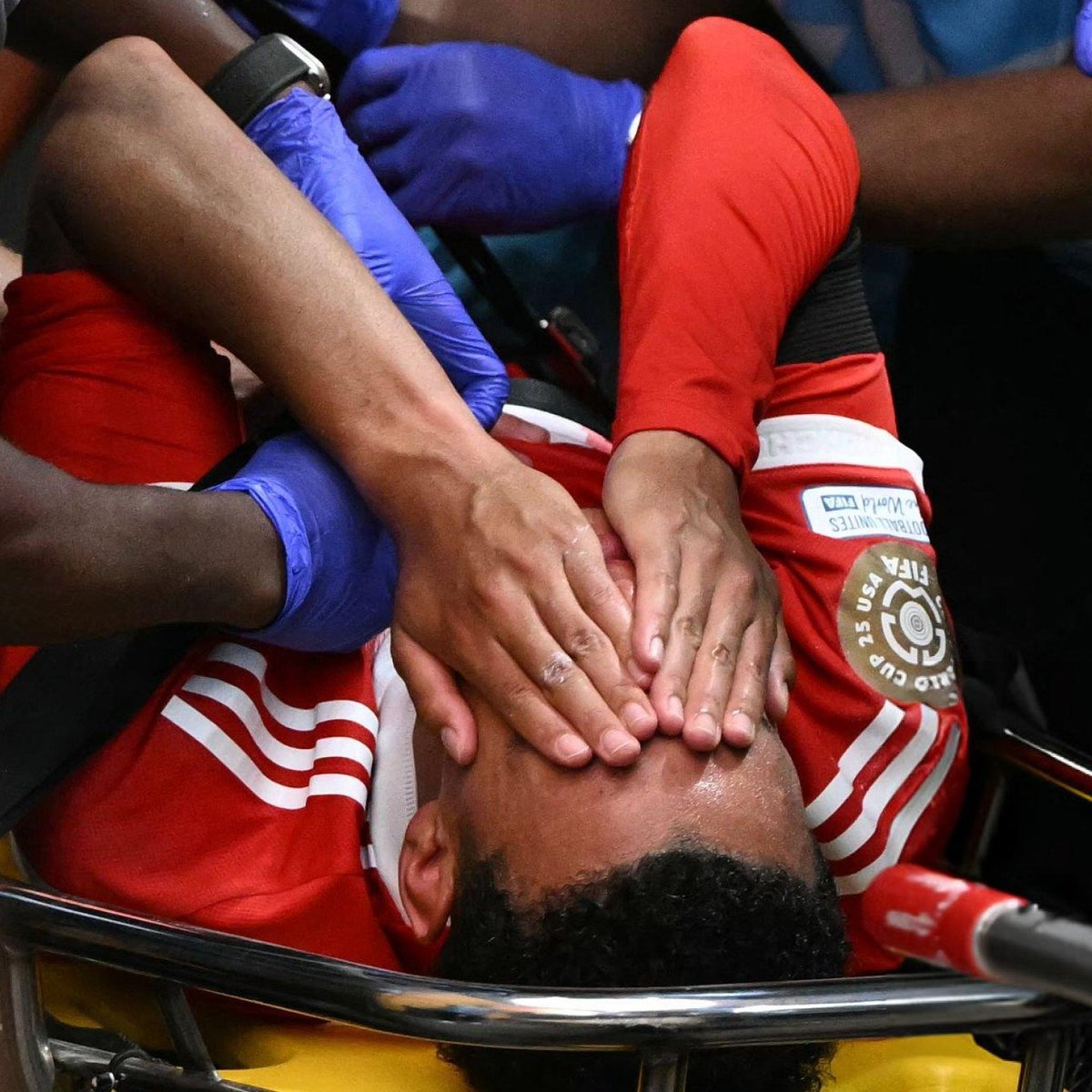 🗣️ Kompany: "Someone like Jamal Musiala lives for this. He just came back from a setback and now this happens. You feel powerless. My blood is still boiling right now, not because of the result... But because it happened to someone that enjoys the game so much."