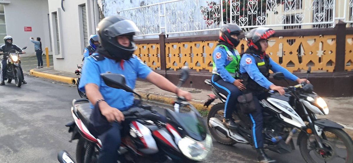 4/4
En Honor a Rolando Orozco y a los miles de Combatientes que murieron defendiendo la liberación de Jinotepe y sacar hasta el último parásito de la GN, hoy se realizó Diana y caravana de Motorizados en las Principales calles de Jinotepe.
#UnidosEnVictorias
<a href="/Atego16/">@🅰🆃🅴🅶🅾 🇳🇮</a> <a href="/FirmesP/">Firmes Por la Paz</a>
