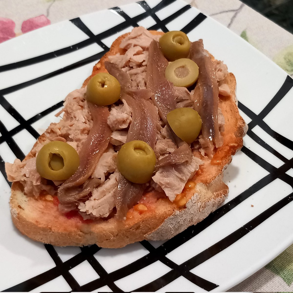 PepGranellTrave's tweet image. Un antojo de estos que no fallan nunca😉🐟❤️
Salut y caloret a base de bien. 
#Sabado #Anchoas #tostada #atun #gastrolovers #Gastronomía #cuisine #cuina #gourmet #delicious #foodie #Twitter #bonanit #BuenasNoches #vacaciones #Verano2025 #bocadillo #eat