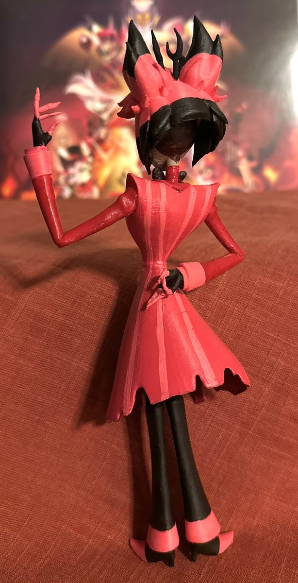 sparkinthestars's tweet image. I got my hands on a 3D printer and made some choicessss!!!
He’s a little rough around the edges. I made a makeshift monocle and I had to use some clay in areas that broke off, but overall I had a fun time bringing him to life! ❤️
3D model can be found on Etsy by AaromeArt…