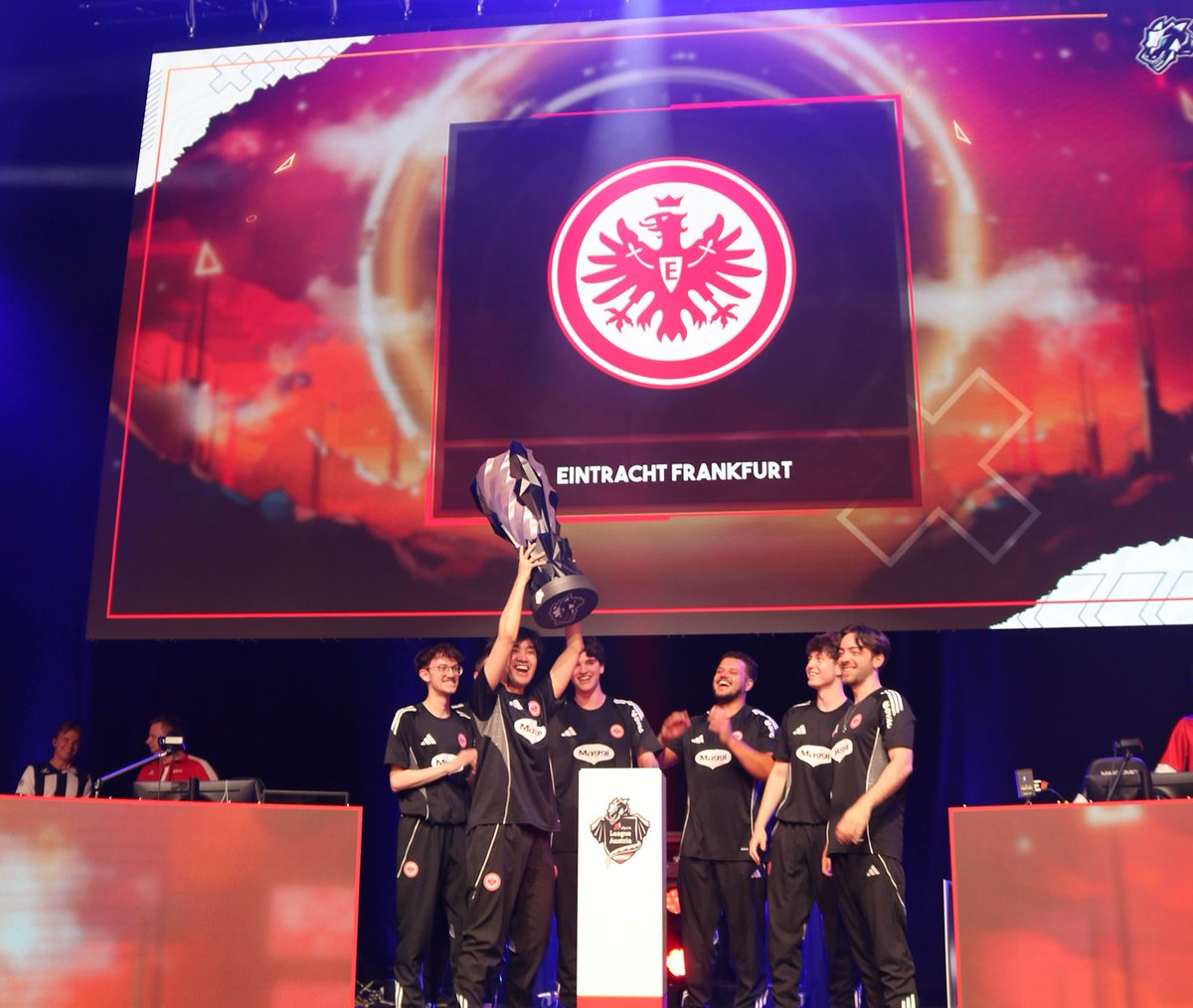 Der erste #SGE Pokal in <a href="/VALORANTde/">VALORANT</a>. ✨