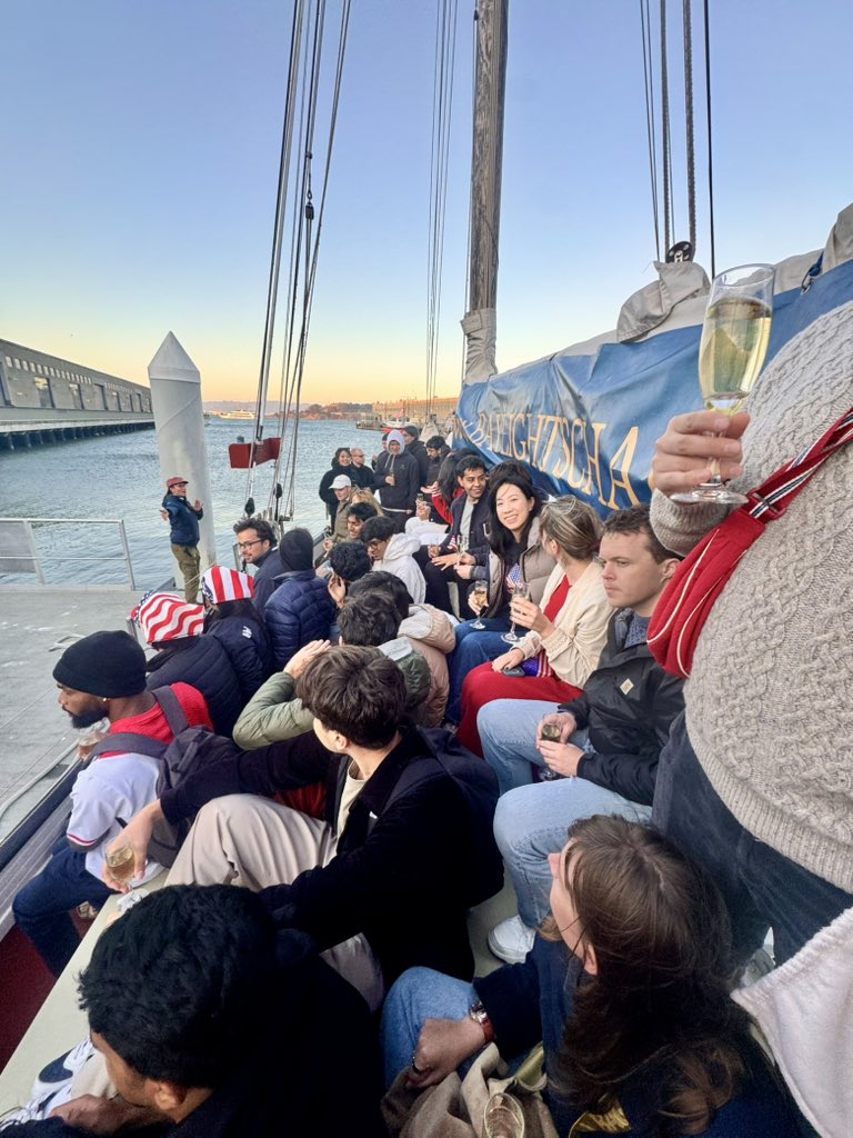 FedericoNoemie's tweet image. Hosted 4th of July at sea 🇺🇸 

Grateful to @lighthousehq_ for making it possible for so many immigrants from @solofounding, @joinodf and beyond to celebrate their first 4th of July in SF!