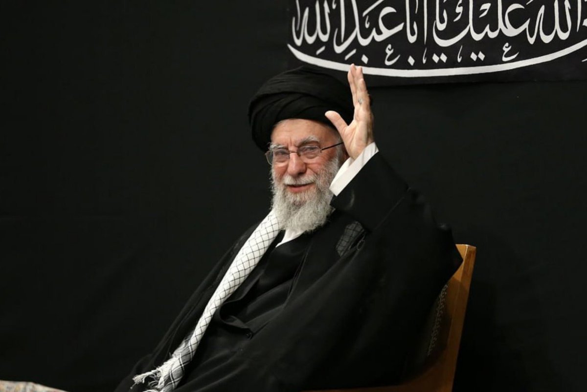 i_am__sarah's tweet image. با یک حضور ساده، پروژه دشمن دوباره شکست خورد...
رهبر ما تو پناهگاه نمیره، پناه مردم میشه :)))