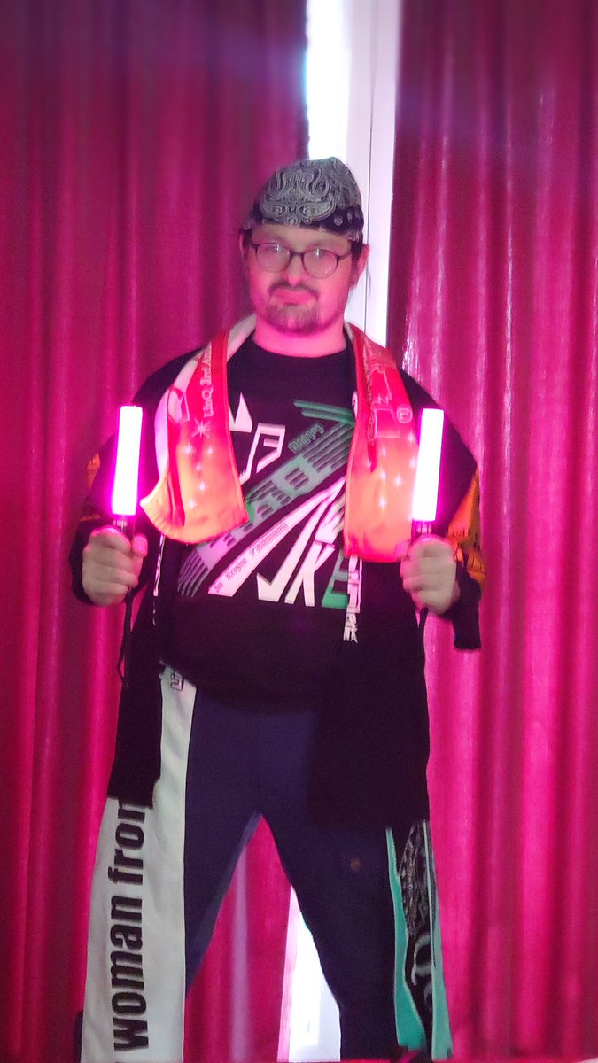 Today, I didn't go to Zepp Fukuoka but my heart was with all LinQ members (past and actual members). Yuumin will graduate next month and she's the last original member of the group. I'll never forget Yuumin and all the past members I've already met. I wish the best to all of them