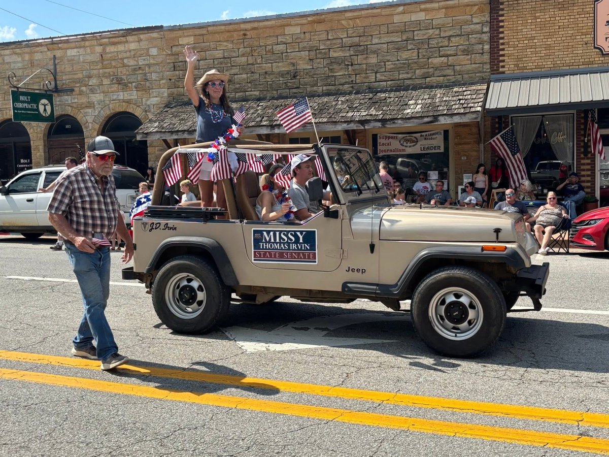 Went on our first date 32 years ago in this Jeep ♥️ 🇺🇸